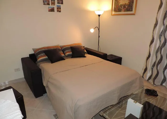 Sasha's Crib Daire Roma
